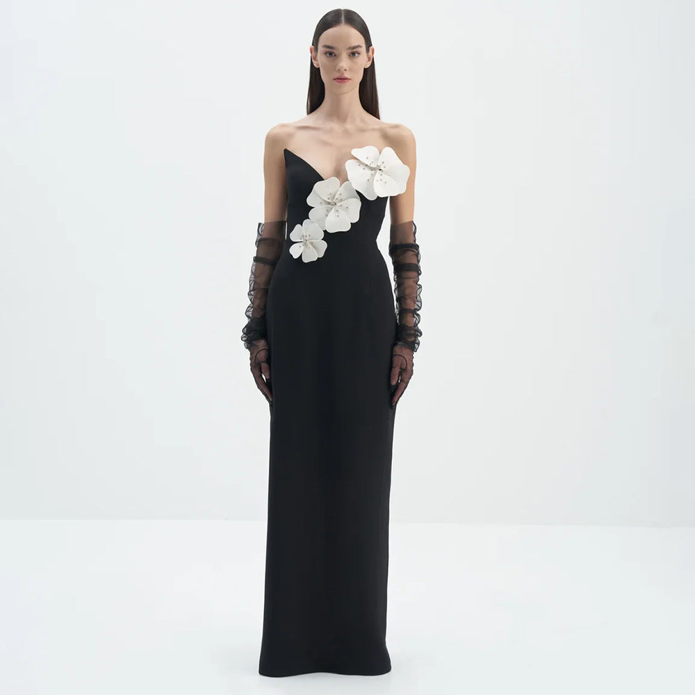 Damern Elegant golvlång klänning med asymmetrisk utförande och blommönster Mirla-Eva Jonsson