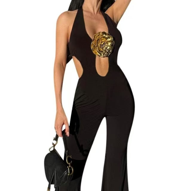 Damern Elegant jumpsuit med raffinerad cut-out-design och florala applikationer Mirla-Eva Jonsson