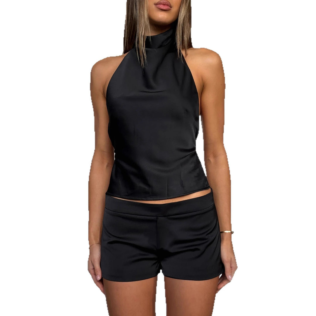 Damern Elegant kortärmad halsringad topp med hög krage och matchande shorts Mirla-Eva Jonsson