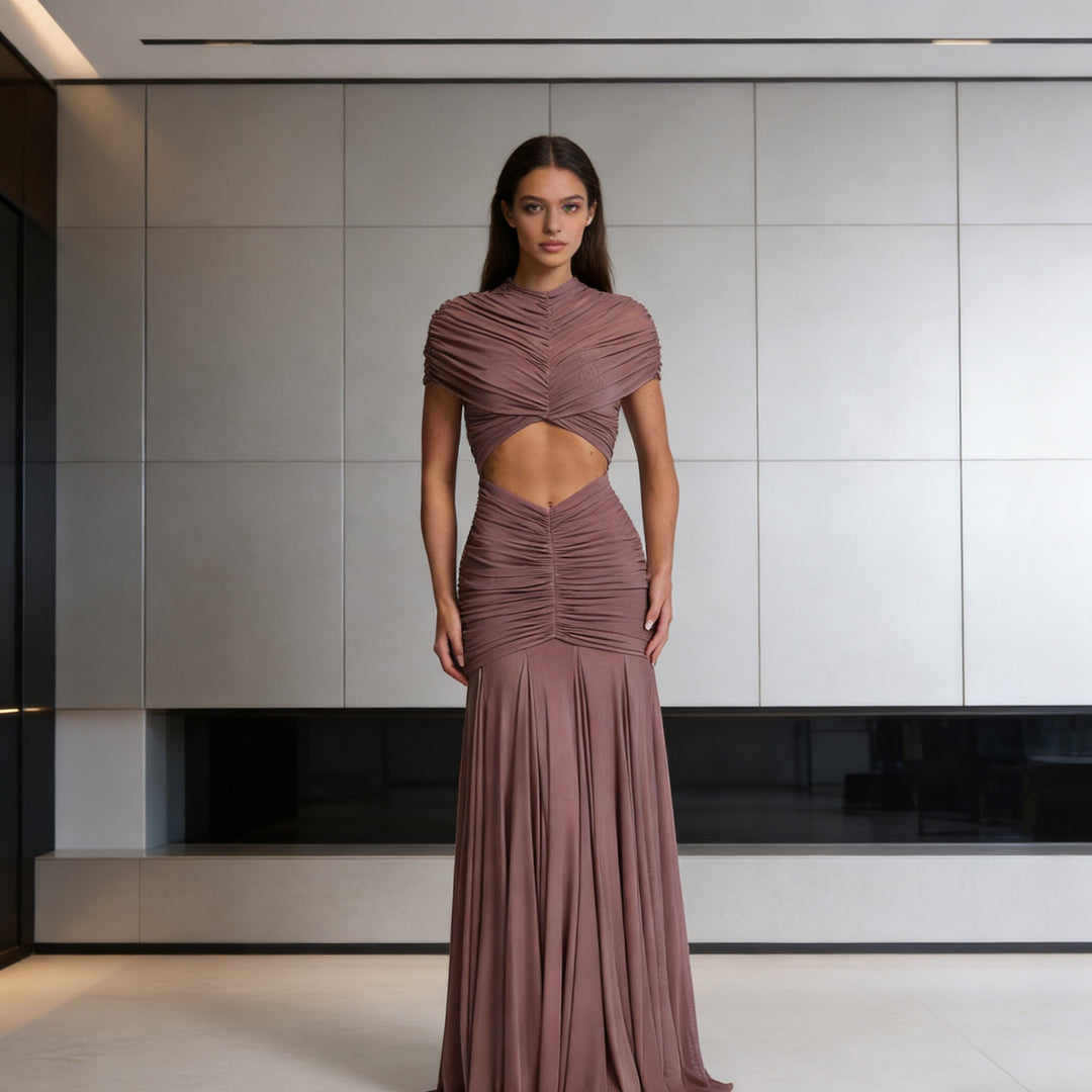 Damern Figurerat Aftonklänning med raffinerad Cut-Out-design och draperad överdel Mirla-Eva Jonsson