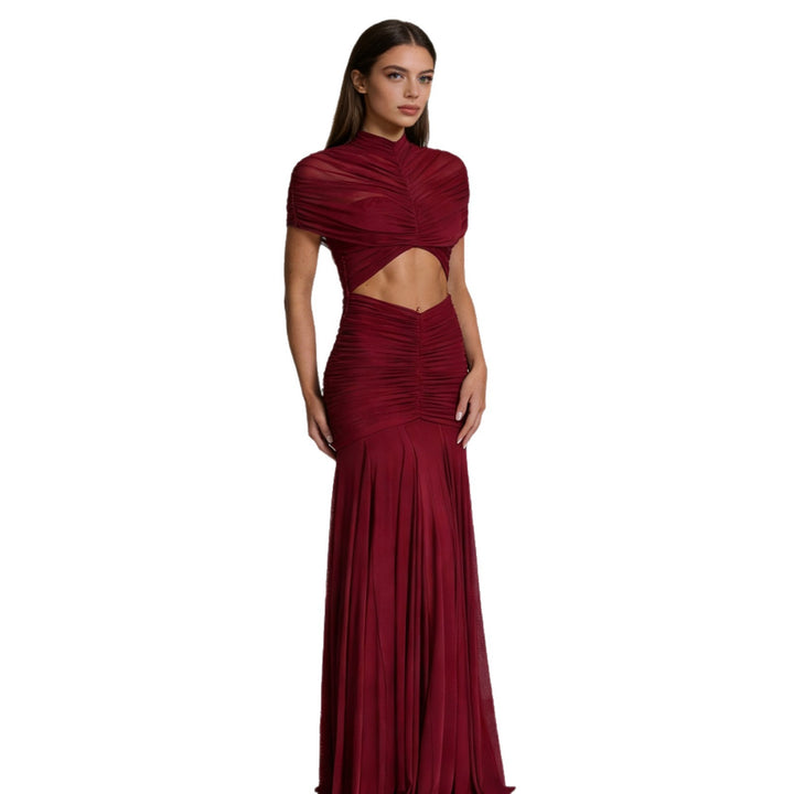 Damern Figurerat Aftonklänning med raffinerad Cut-Out-design och draperad överdel Mirla-Eva Jonsson