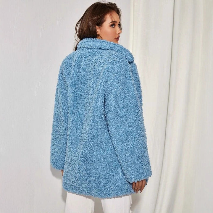 Damern Fluffig Oversized-Kappa med bred krage och exklusiv design Mirla-Eva Jonsson