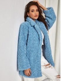 Damern Fluffig Oversized-Kappa med bred krage och exklusiv design Mirla-Eva Jonsson