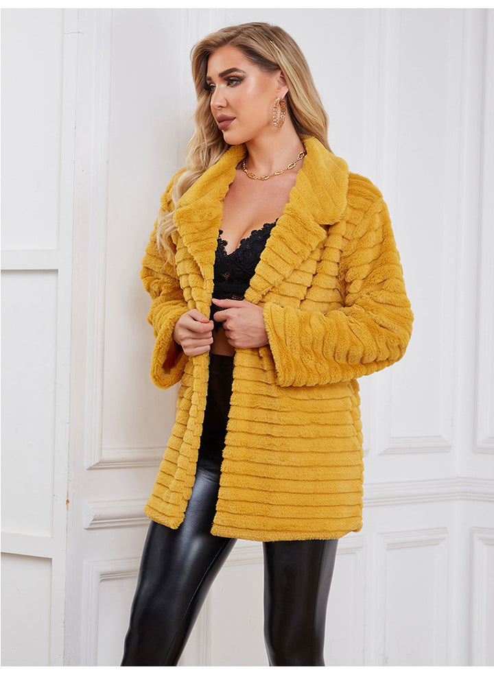 Damern Fuzzy Kort Blazer med Struktur och Modern Passform Mirla-Eva Jonsson