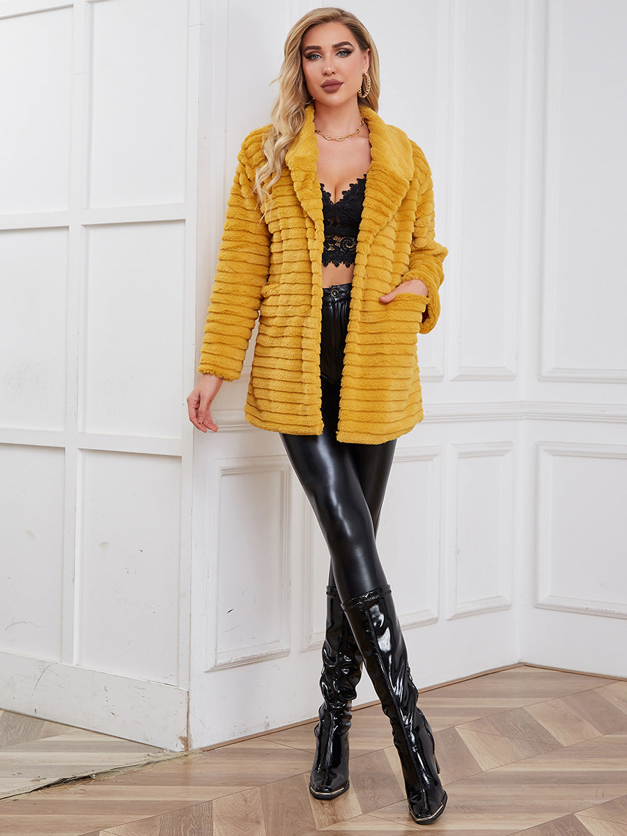 Damern Fuzzy Kort Blazer med Struktur och Modern Passform Mirla-Eva Jonsson