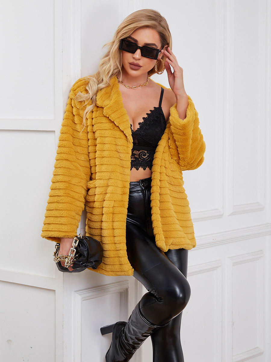 Damern Fuzzy Kort Blazer med Struktur och Modern Passform Mirla-Eva Jonsson