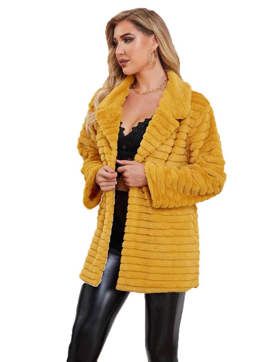 Damern Fuzzy Kort Blazer med Struktur och Modern Passform Mirla-Eva Jonsson