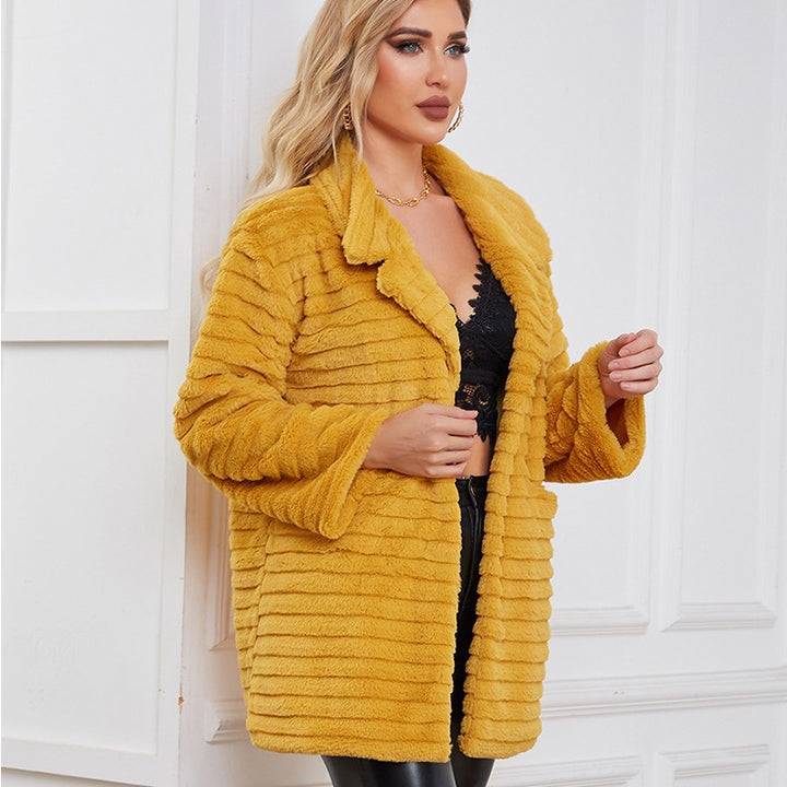 Damern Fuzzy Kort Blazer med Struktur och Modern Passform Mirla-Eva Jonsson