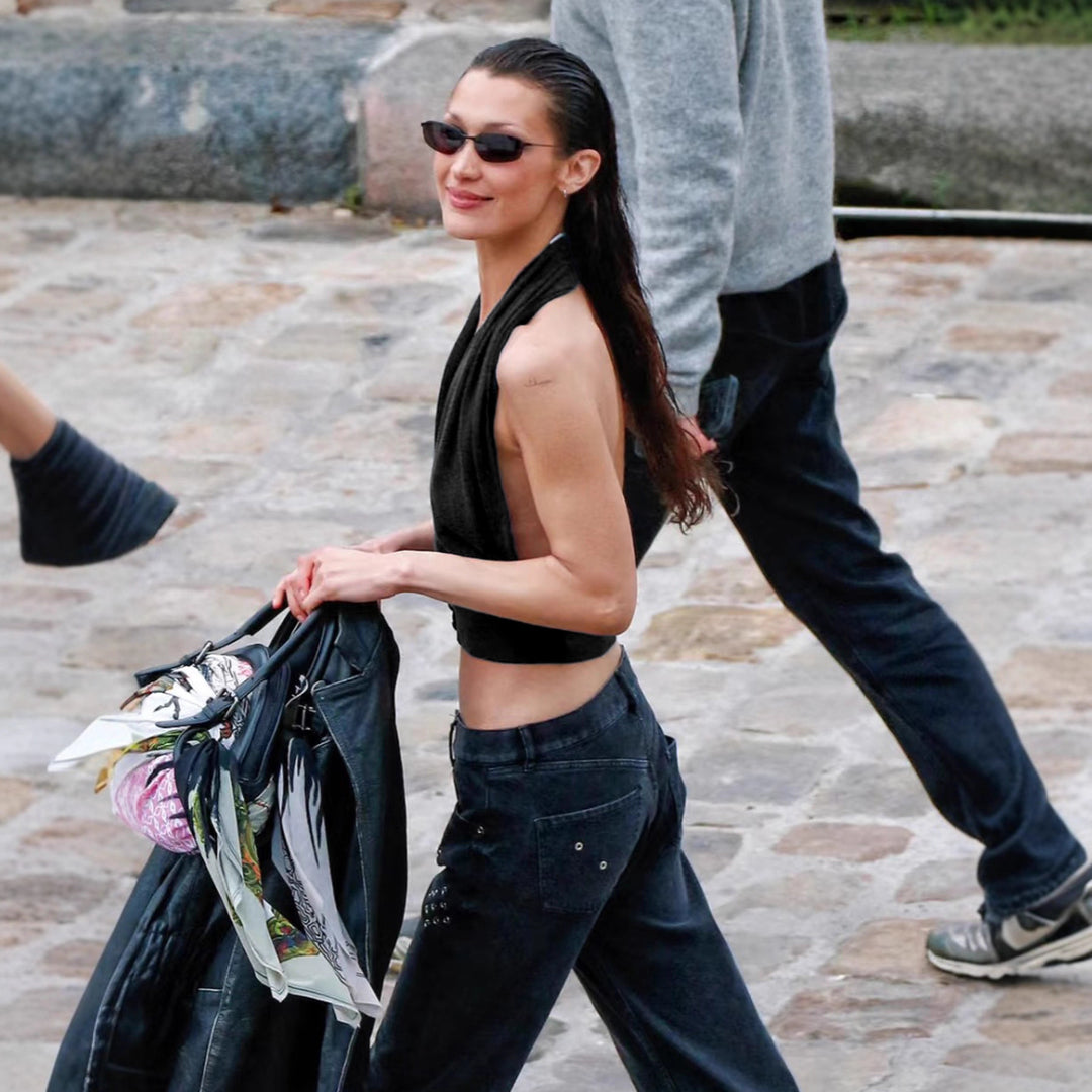 Damern Halter-top med djup V-urringning och figursydd stil Mirla-Eva Jonsson