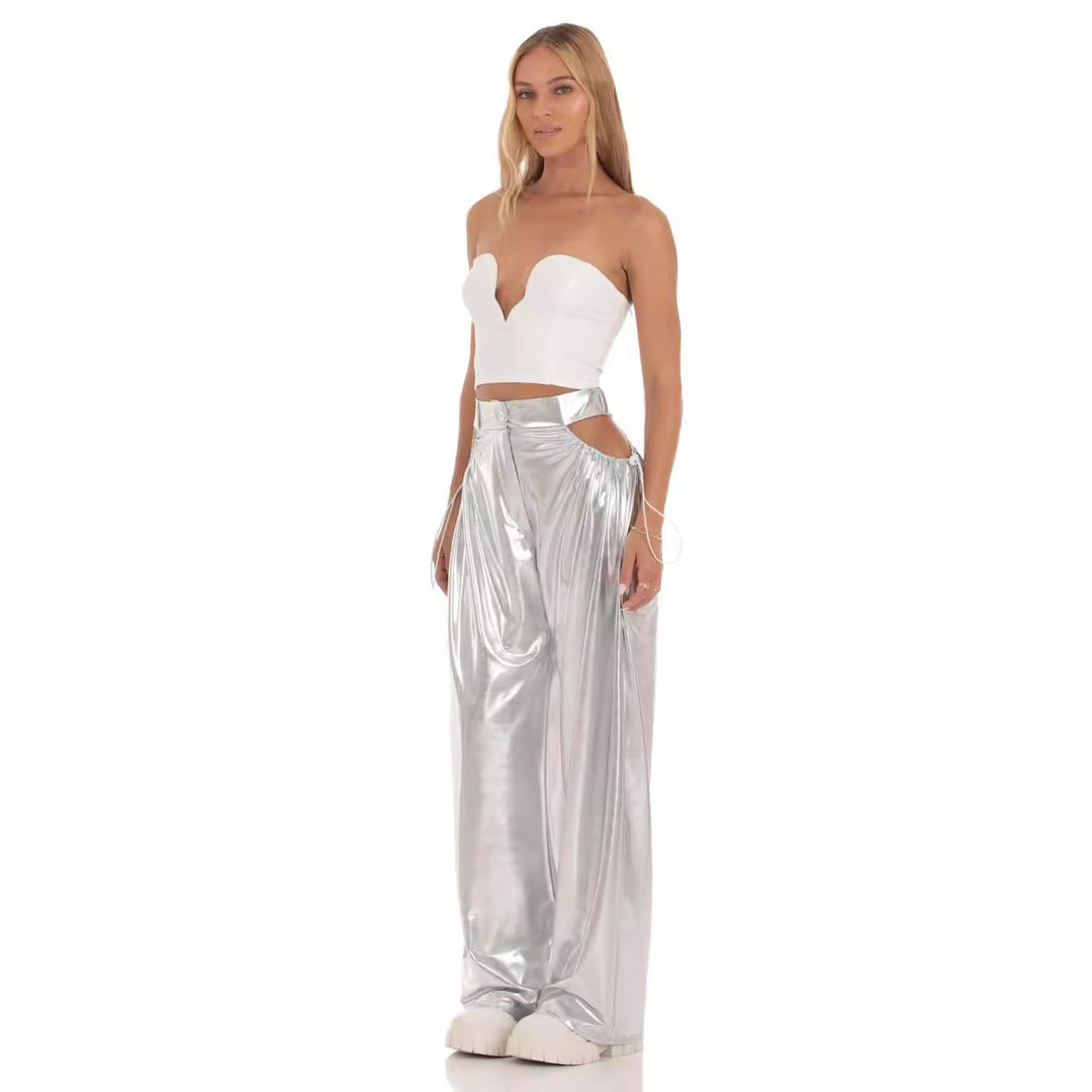 Damern Högmidjad Baggy-byxa med Cut-Out-detaljer och glänsande finish Mirla-Eva Jonsson