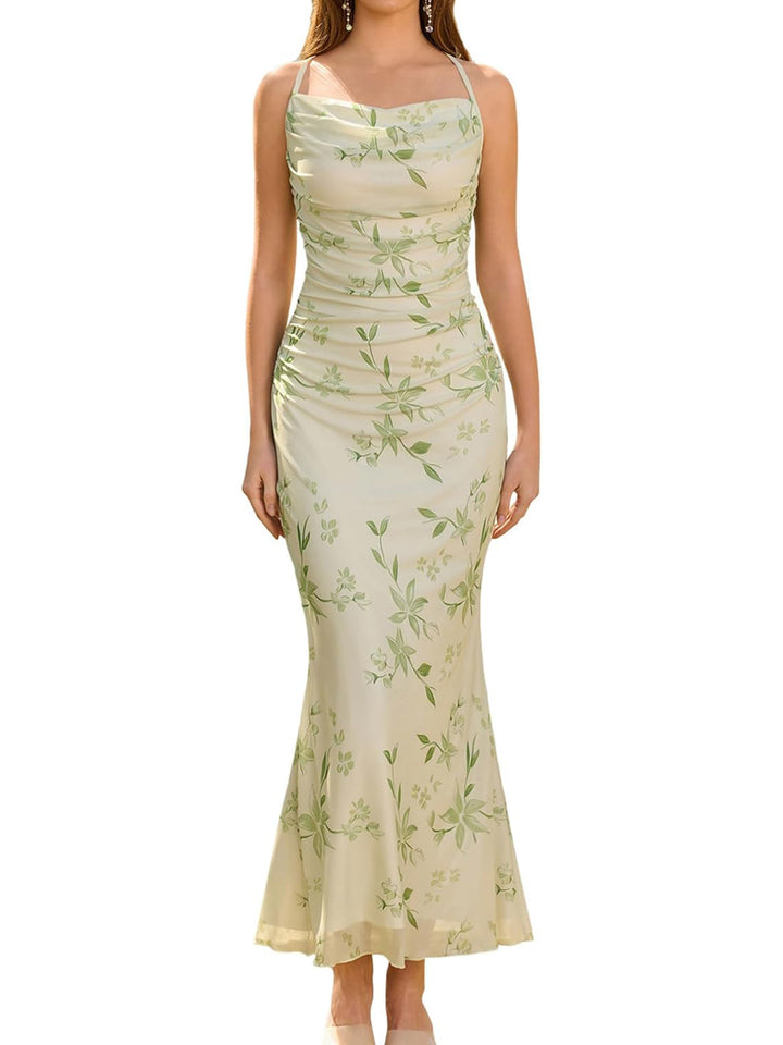 Damern Inslaget Aftonkänning med strapless design och ruchningar Mirla-Eva Jonsson