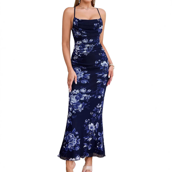 Damern Inslaget Aftonkänning med strapless design och ruchningar Mirla-Eva Jonsson