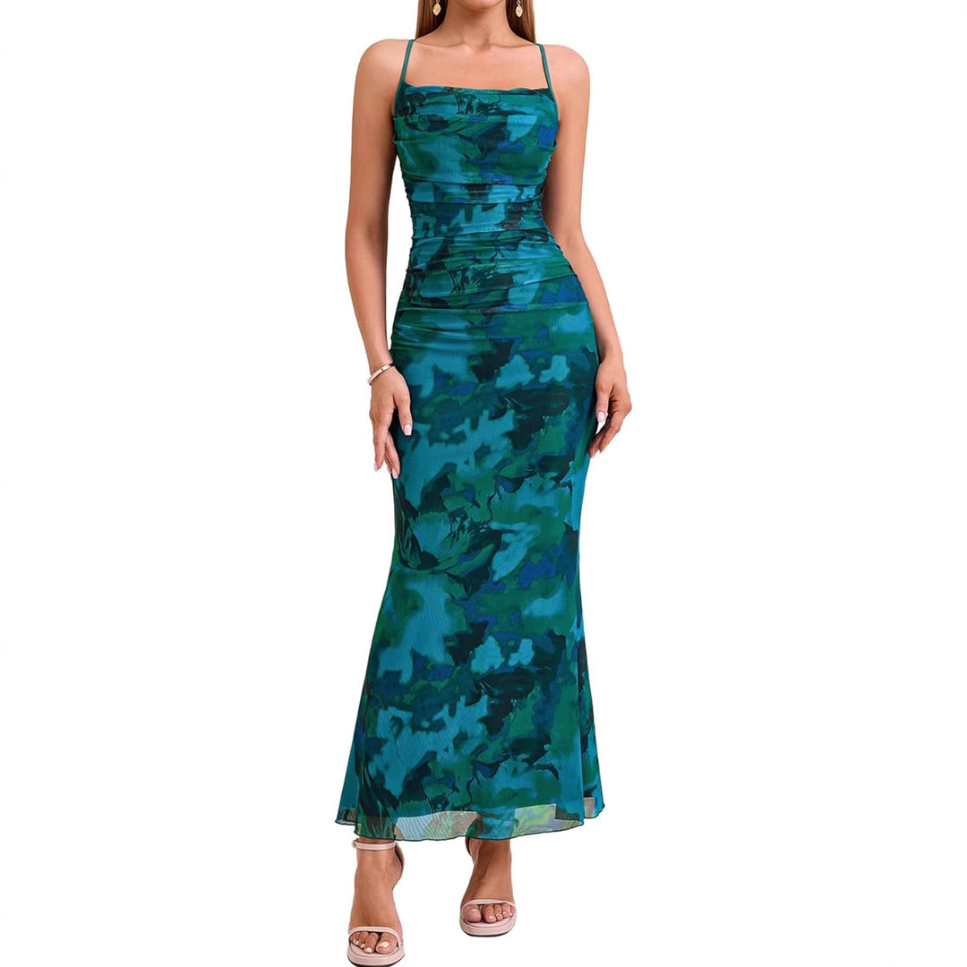 Damern Inslaget Aftonkänning med strapless design och ruchningar Mirla-Eva Jonsson