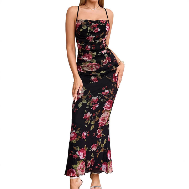 Damern Inslaget Aftonkänning med strapless design och ruchningar Mirla-Eva Jonsson