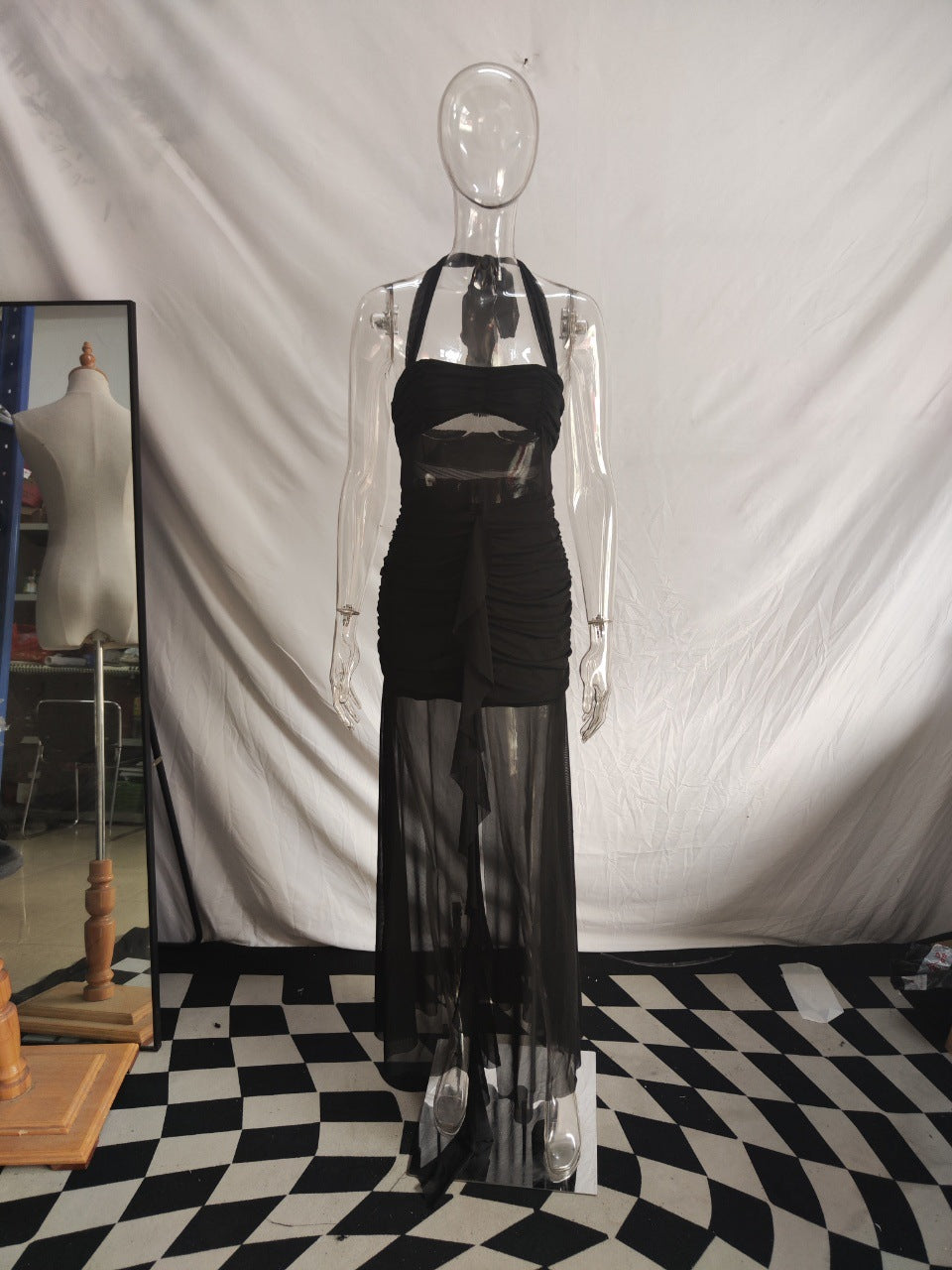 Damern Maxi-dress med djup slits och elegant drapering Mirla-Eva Jonsson