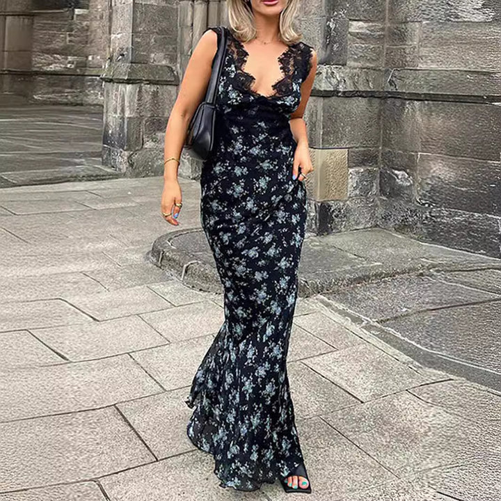 Damern Maxiklänning med blomsterkantdetaljer Mirla-Eva Jonsson