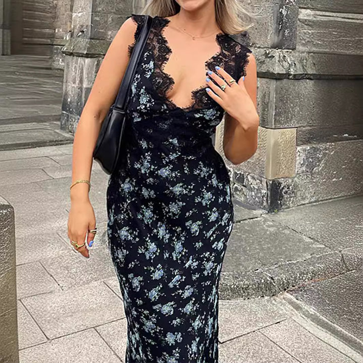 Damern Maxiklänning med blomsterkantdetaljer Mirla-Eva Jonsson