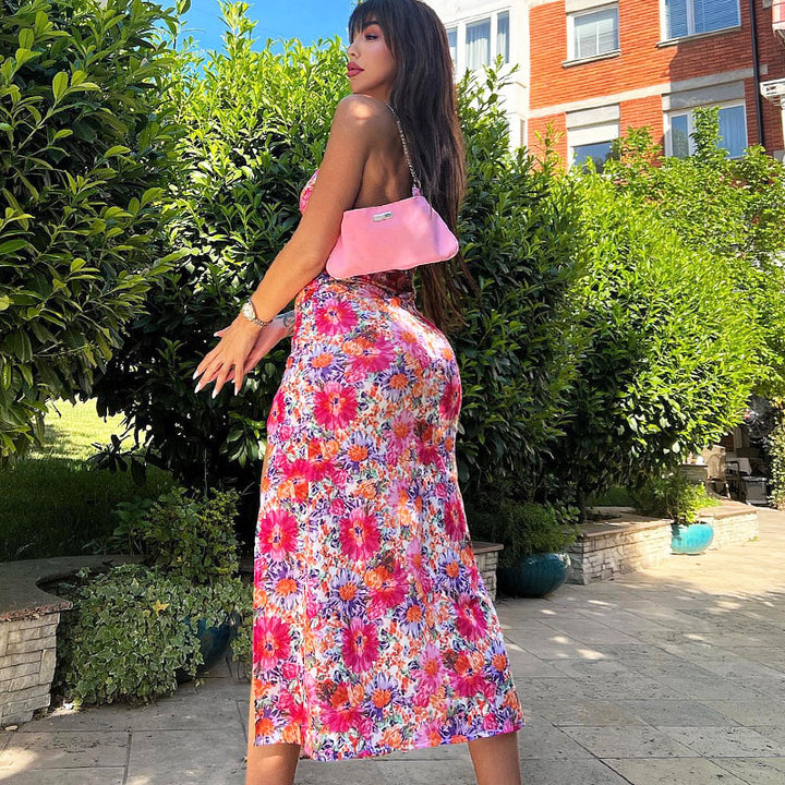 Damern Maxiklänning med sidoklyfta och delikat blommotiv Mirla-Eva Jonsson