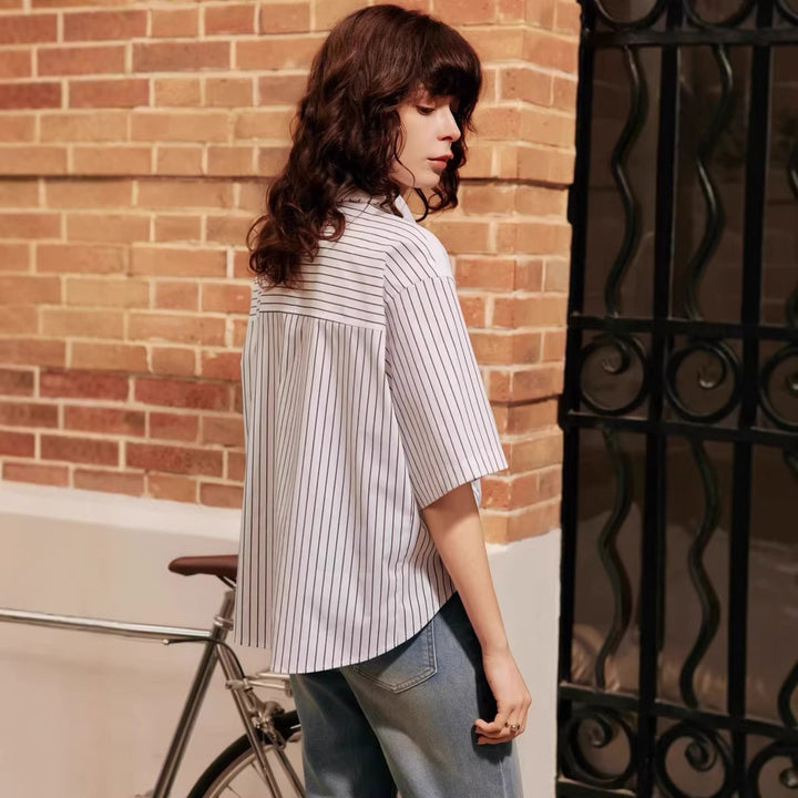 Damern Mode Polo-Shirt med trendiga ränder och dragkedja Mirla-Eva Jonsson