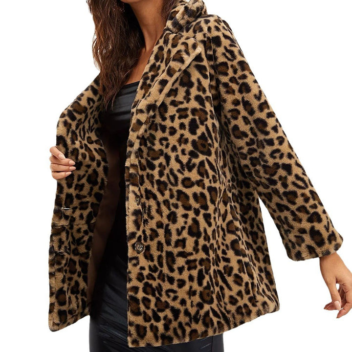Damern Moderiktig Teddy-kappa med leopardtryck och elegant skärning Mirla-Eva Jonsson