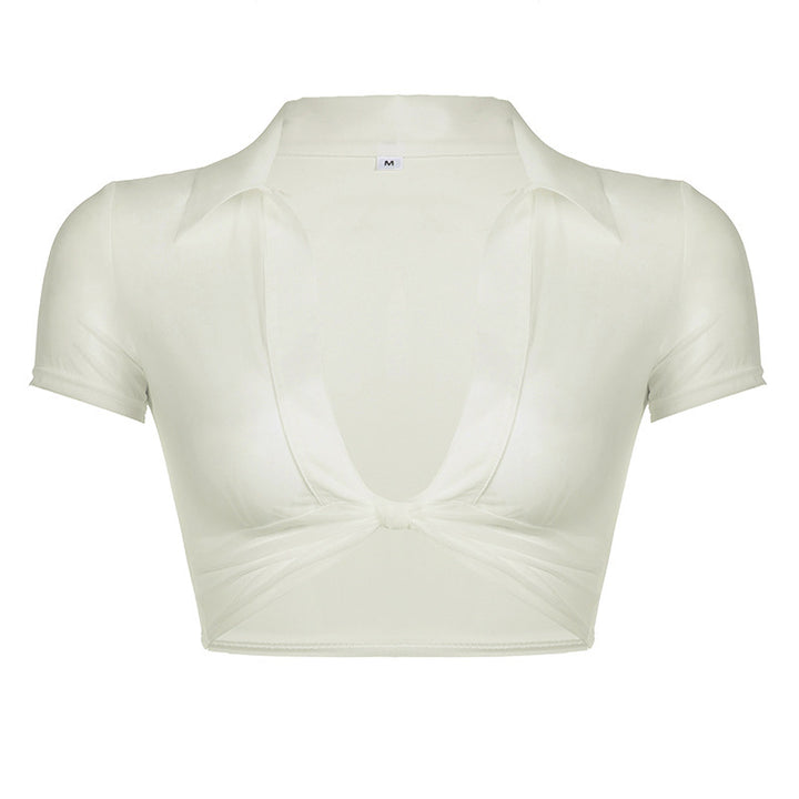 Damern Modern cropped blus med djup V-ringning och lekfull knut Mirla-Eva Jonsson