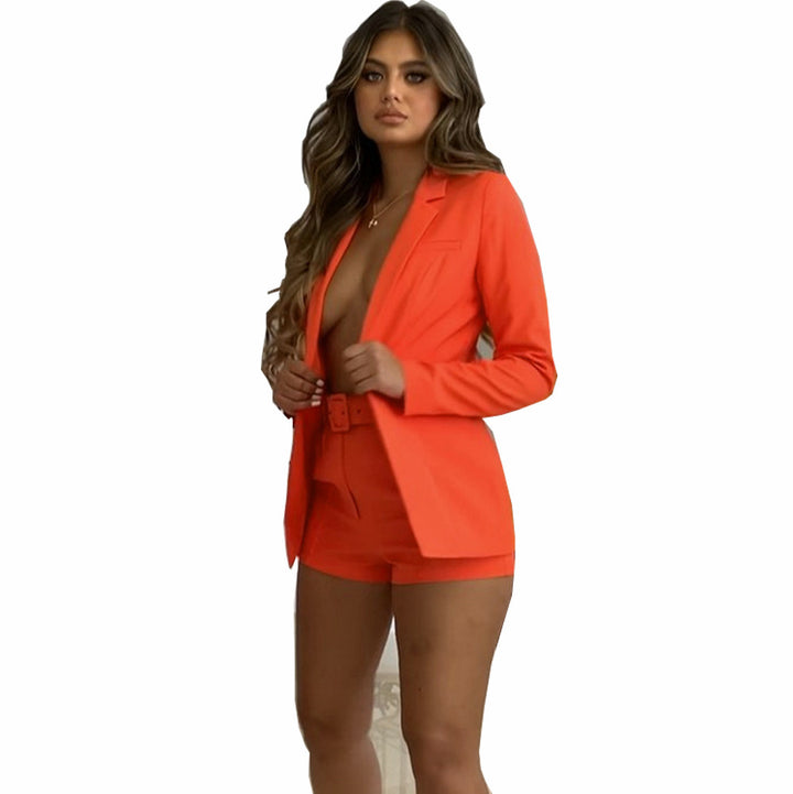 Damern Modernt Blazer-set med figurnära passform och högt midjade shorts Mirla-Eva Jonsson