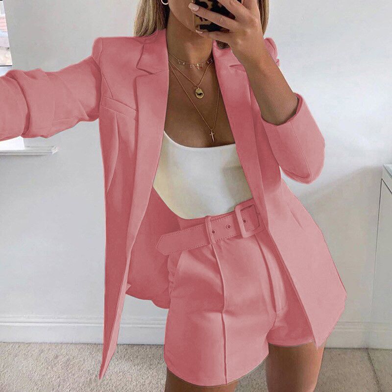 Damern Modernt Blazer-set med figurnära passform och högt midjade shorts Mirla-Eva Jonsson