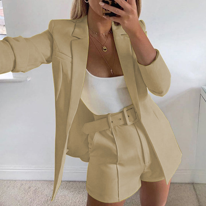 Damern Modernt Blazer-set med figurnära passform och högt midjade shorts Mirla-Eva Jonsson