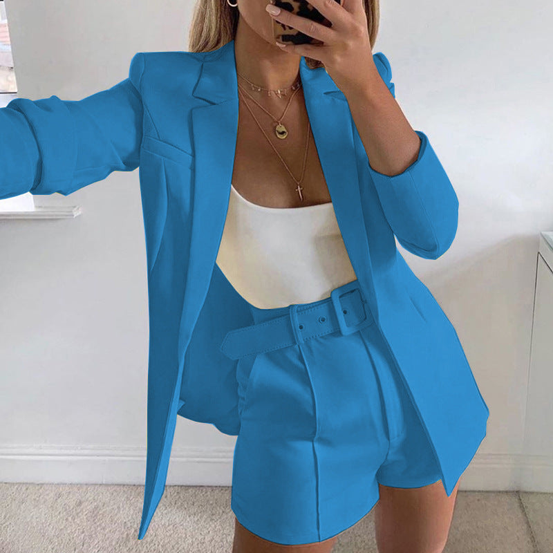 Damern Modernt Blazer-set med figurnära passform och högt midjade shorts Mirla-Eva Jonsson