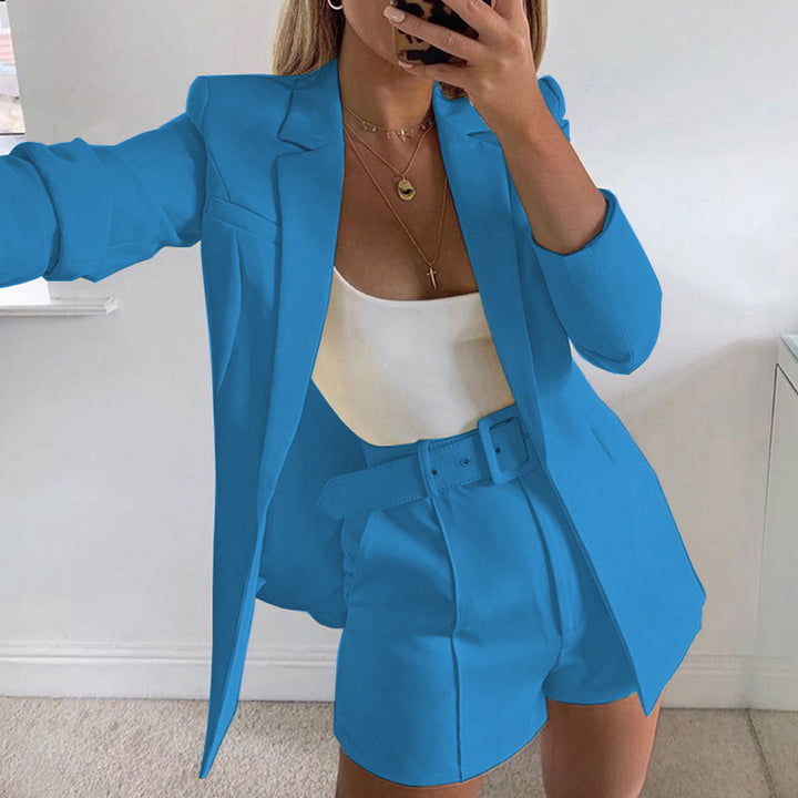 Damern Modernt Blazer-set med figurnära passform och högt midjade shorts Mirla-Eva Jonsson