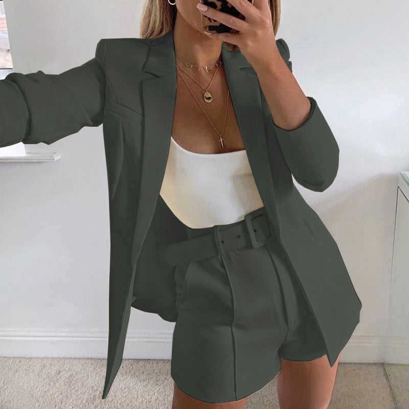 Damern Modernt Blazer-set med figurnära passform och högt midjade shorts Mirla-Eva Jonsson