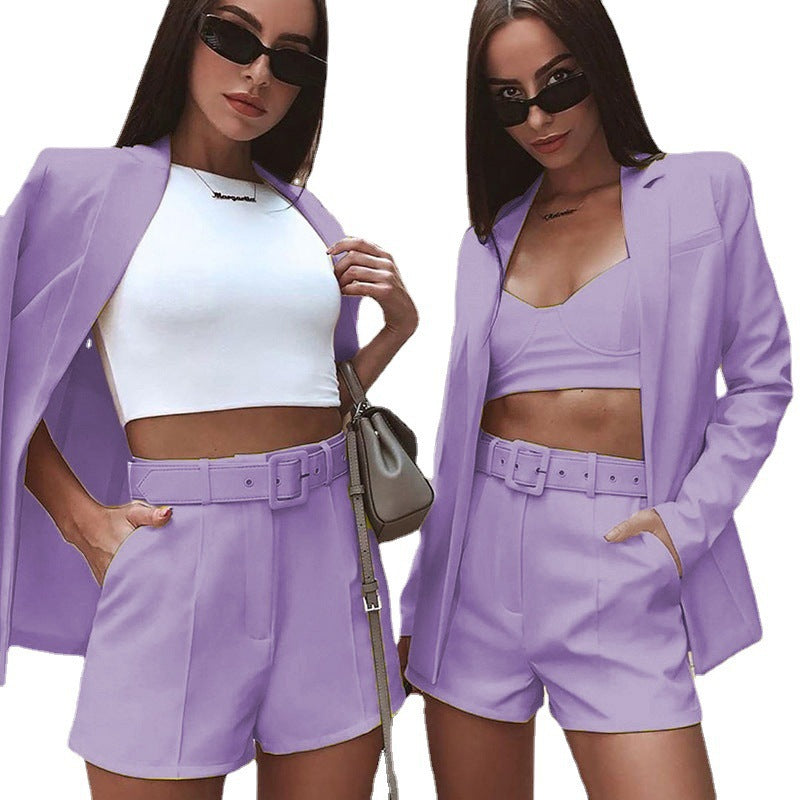 Damern Modernt Blazer-set med figurnära passform och högt midjade shorts Mirla-Eva Jonsson