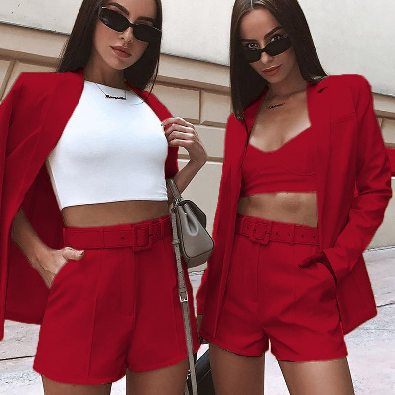 Damern Modernt Blazer-set med figurnära passform och högt midjade shorts Mirla-Eva Jonsson