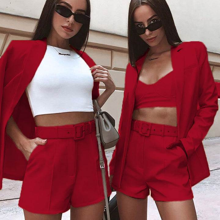 Damern Modernt Blazer-set med figurnära passform och högt midjade shorts Mirla-Eva Jonsson
