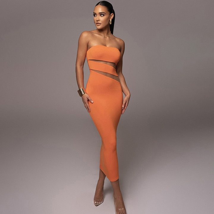 Damern Off-Shoulder Maxiklänning med raffinerade cut-out-detaljer och figursydd passform Mirla-Eva Jonsson