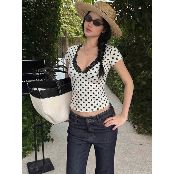 Damern Polka-Dot Topp med spetsdetaljer och figursydd passform Mirla-Eva Jonsson