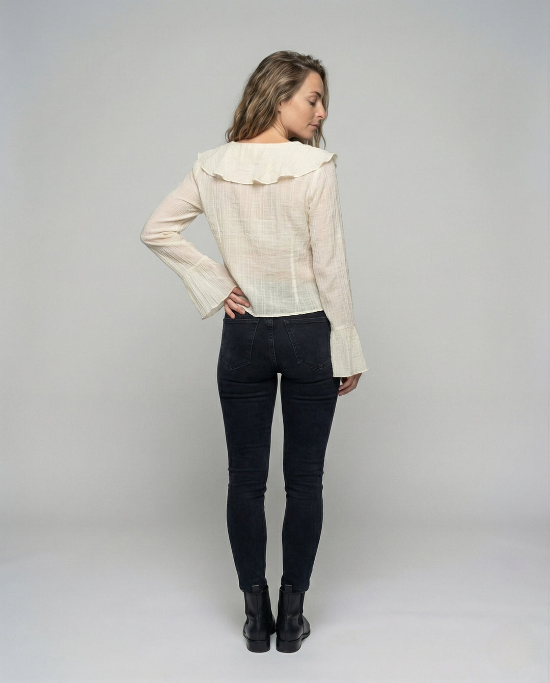 Damern Rynkad Chiffonblus med Volangkrage-Eva Jonsson