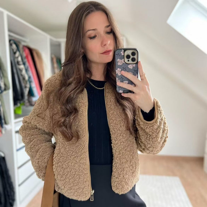 Damern Teddyjacka med dragkedja och sidofickor Mirla-Eva Jonsson