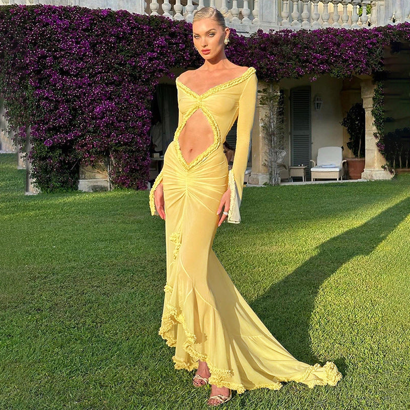 Damern Transparent Maxiklänning med eleganta volangdetaljer och figurnära design Mirla-Eva Jonsson