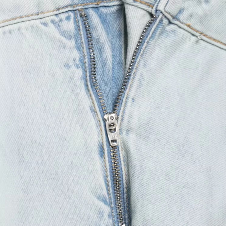 Damern Vida Jeans i avslappnad vindjacka stil med ovanliga sömmar Mirla-Eva Jonsson