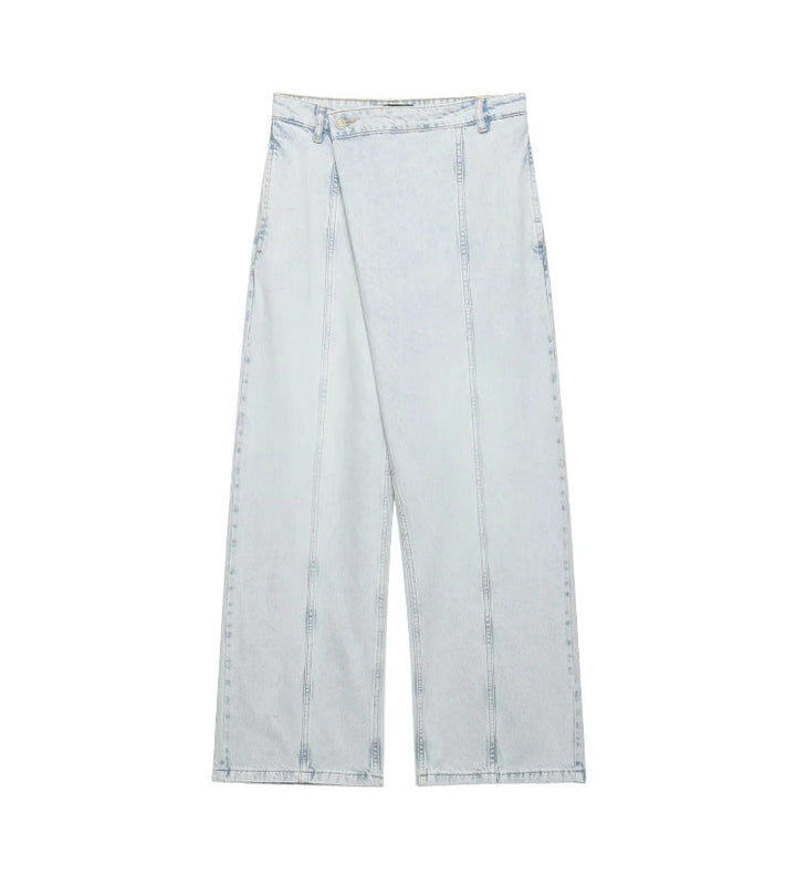 Damern Vida Jeans i avslappnad vindjacka stil med ovanliga sömmar Mirla-Eva Jonsson