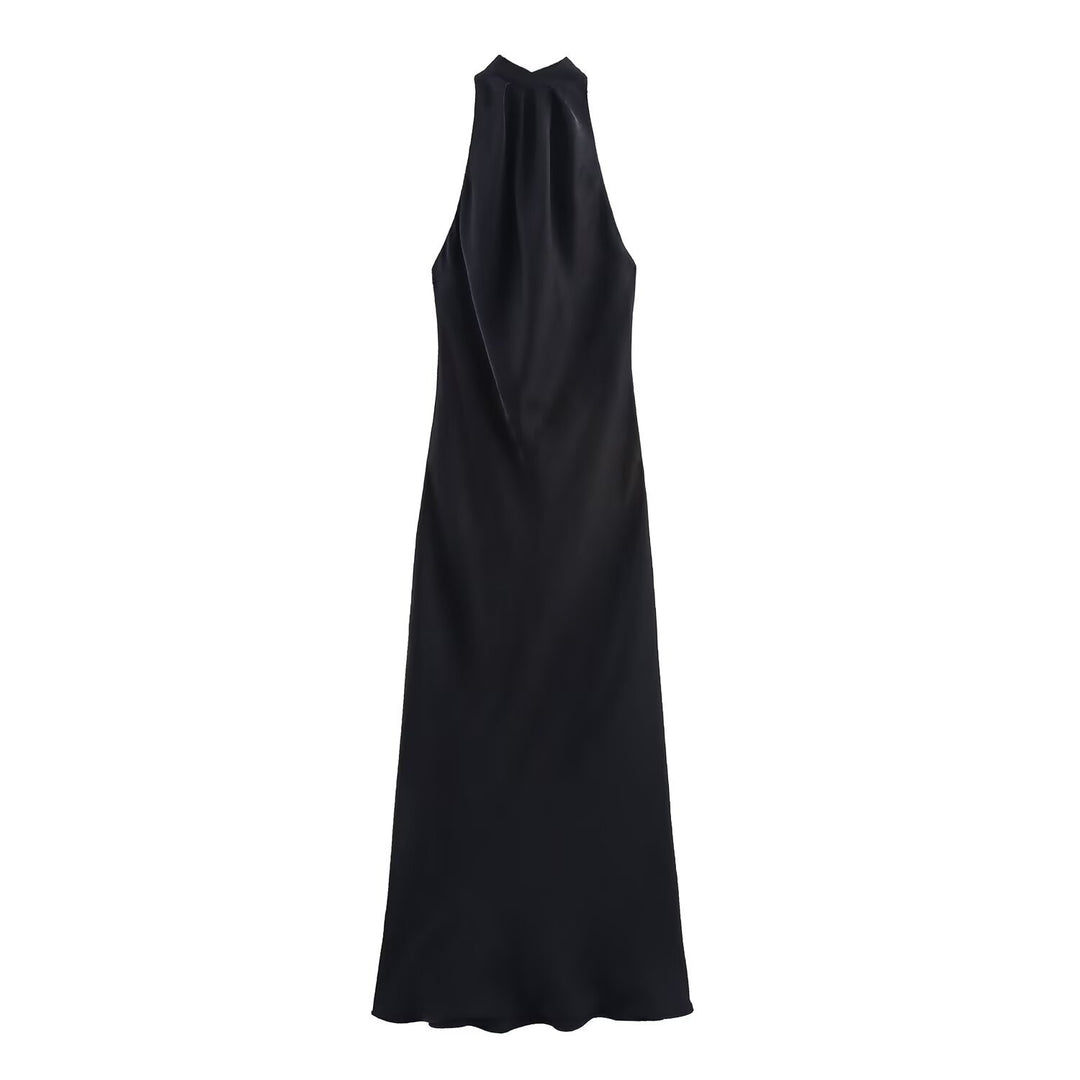 Damern aftonklänning med elegant halterneck-design och flödande skärning Mirla-Eva Jonsson