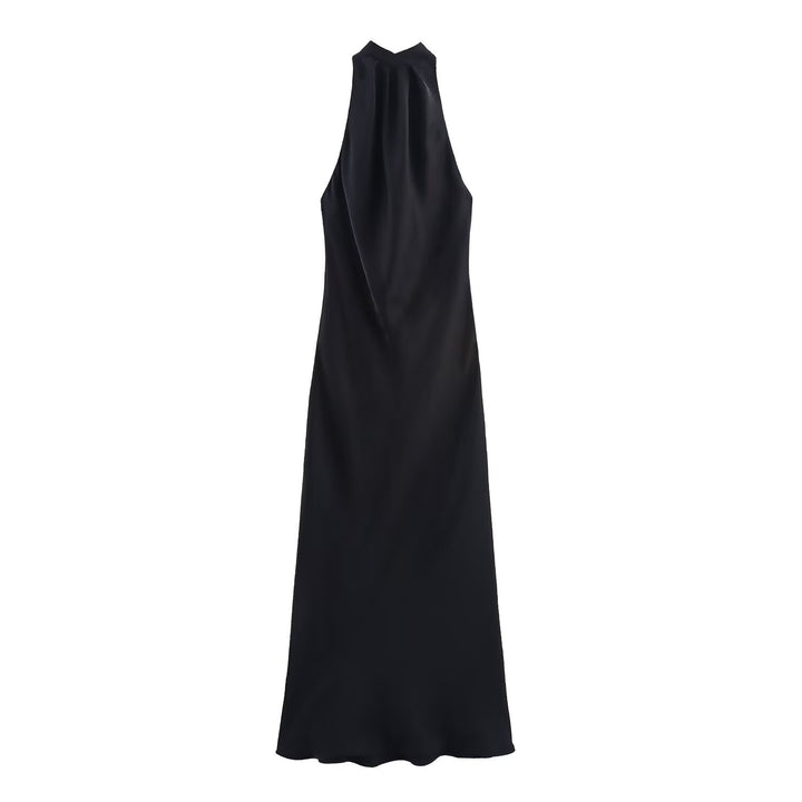 Damern aftonklänning med elegant halterneck-design och flödande skärning Mirla-Eva Jonsson