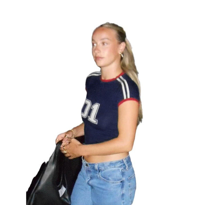 Damern asymmetrisk kortärmad topp med avslappnad passform och huva Mirla-Eva Jonsson