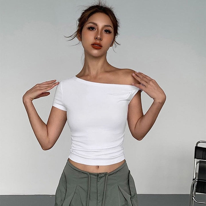 Damern axelbandslös crop-top med rynkor och stiliga knutar Mirla-Eva Jonsson
