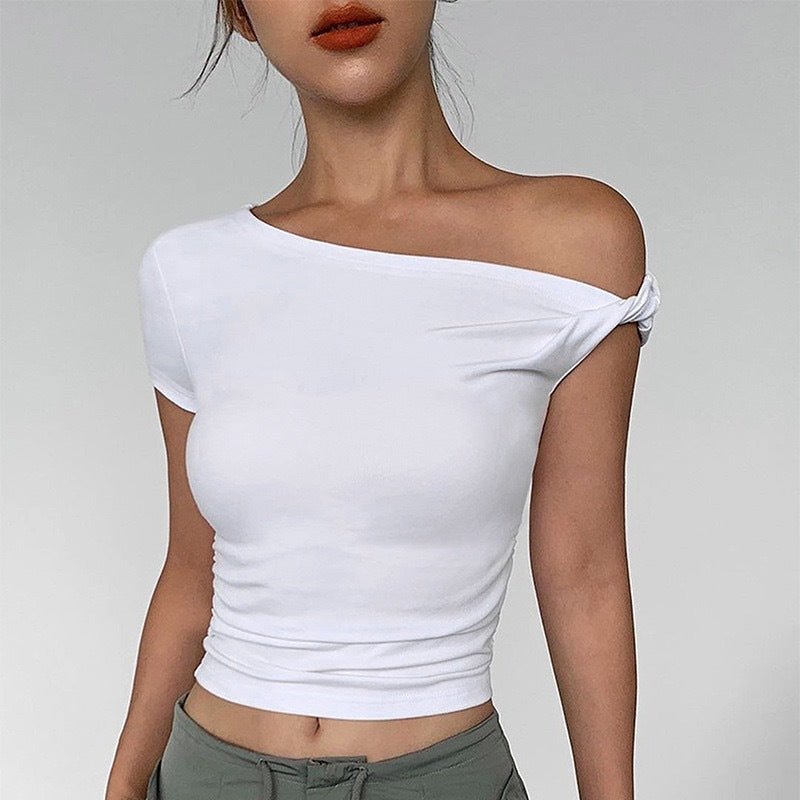 Damern axelbandslös crop-top med rynkor och stiliga knutar Mirla-Eva Jonsson