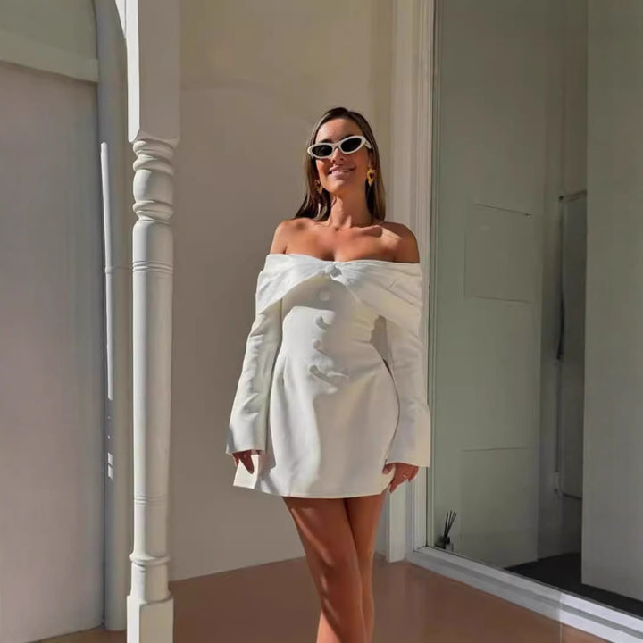 Damern axelbar aftonklänning med elegant knapprande och vid kjol Mirla-Eva Jonsson