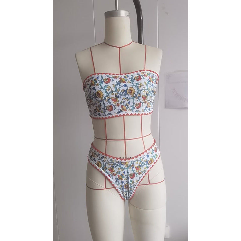 Damern bandeau-bikini med blommönster och dubbel kantavslutning Mirla-Eva Jonsson