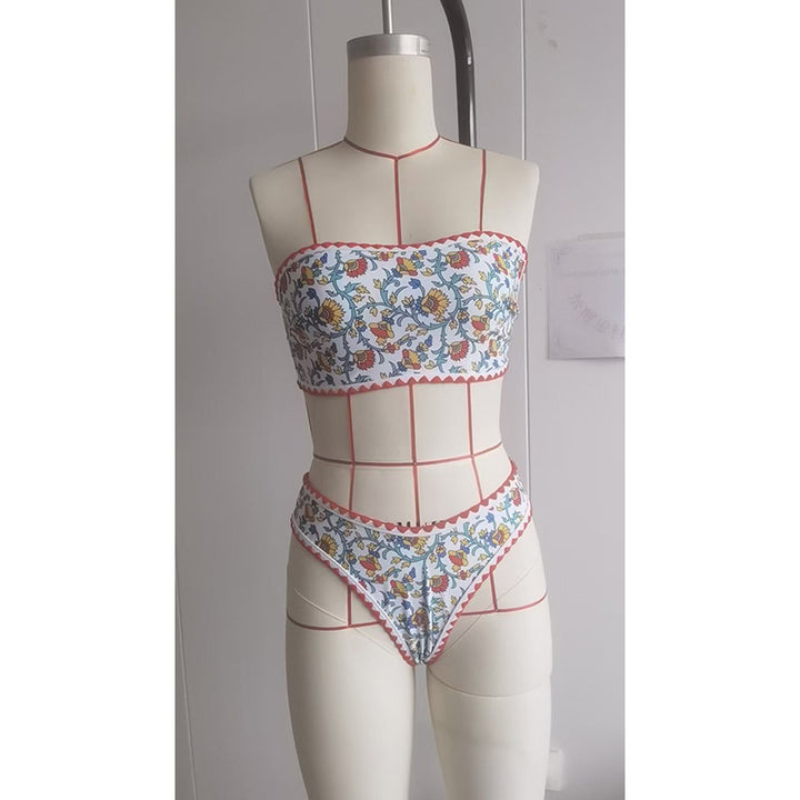 Damern bandeau-bikini med blommönster och dubbel kantavslutning Mirla-Eva Jonsson