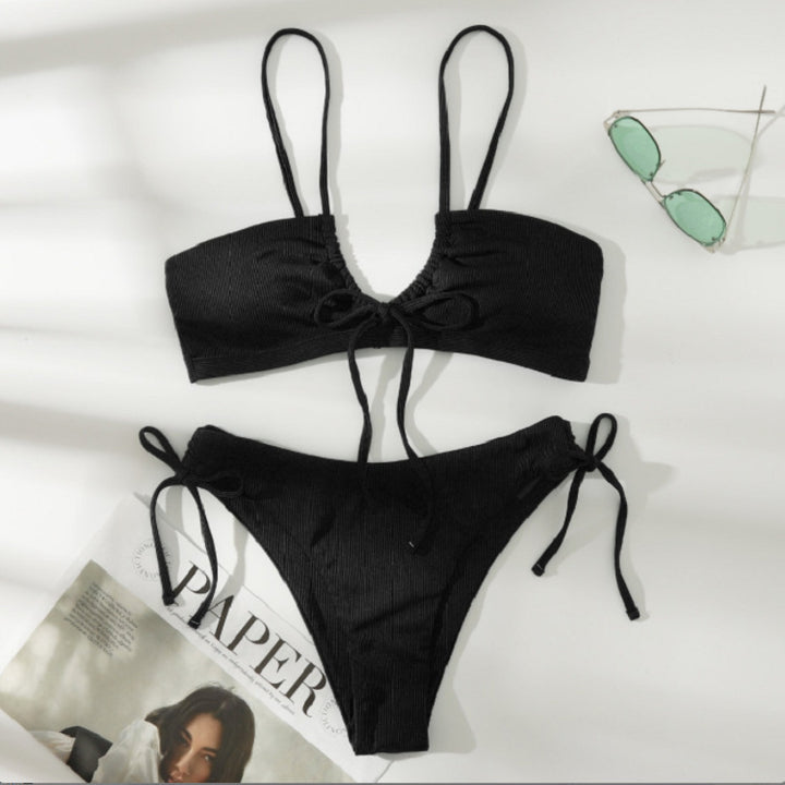 Damern bikini-set med knytbart overlår och hög skärning-Eva Jonsson